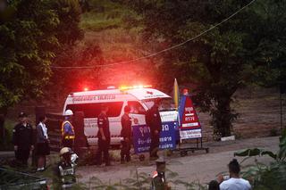 akcja ratunkowa dzieci uwięzionych w jaskini w Tajlandii