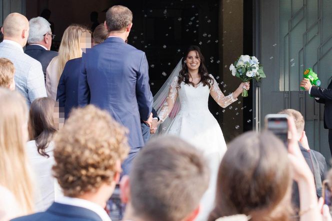 Porównaliśmy suknie ślubne córek prezydentów