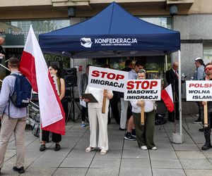 Protest przeciwko imigrantom.Tysiące kibiciów na ulicach Katowic