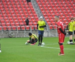 W Tychach grają gwiazdy światowego futbolu. Najpierw był pokazowy trening z młodzieżą