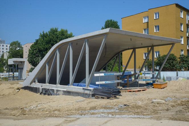 Czas na tory i wykończenie. Zaglądamy na budowę metra "Bródno"