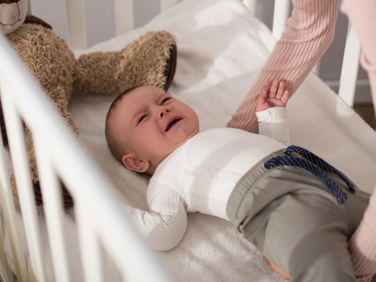 Niemowlę marudzi, a ty nie znasz przyczyny? Te konkretne tygodnie musi przetrwać każdy rodzic