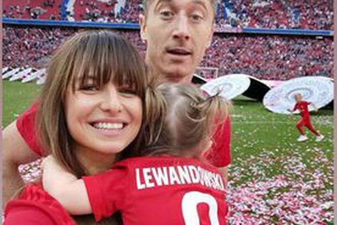 Anna Lewandowska z córką Klarą i mężem Robertem świętuje mistrzostwo Niemiec Bayernu