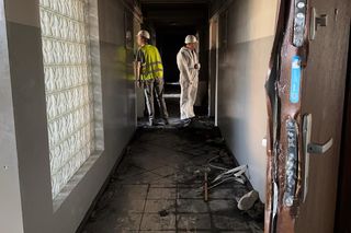 Tak wygląda w środku spalony blok w Ząbkach. Policja pokazała wszystko