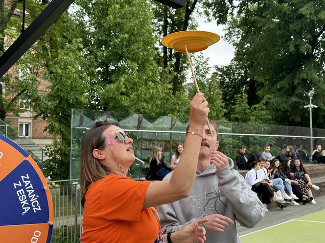 Juwenalia UEK 2024. Strefa Radia ESKA. Tłumy studentów na Koncercie Głównym