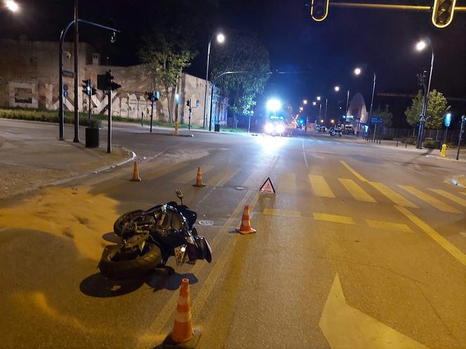 Łódź: Groźny wypadek pijanego motocyklisty na Wólczańskiej. Poważnie ranny JECHAŁ DALEJ. Jest w CIĘŻKIM STANIE