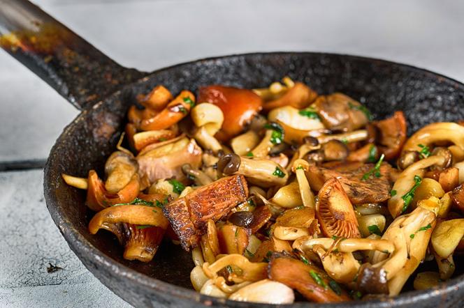 Jak zrobić sos grzybowy ze świeżych grzybów? Wypróbuj przepis babci