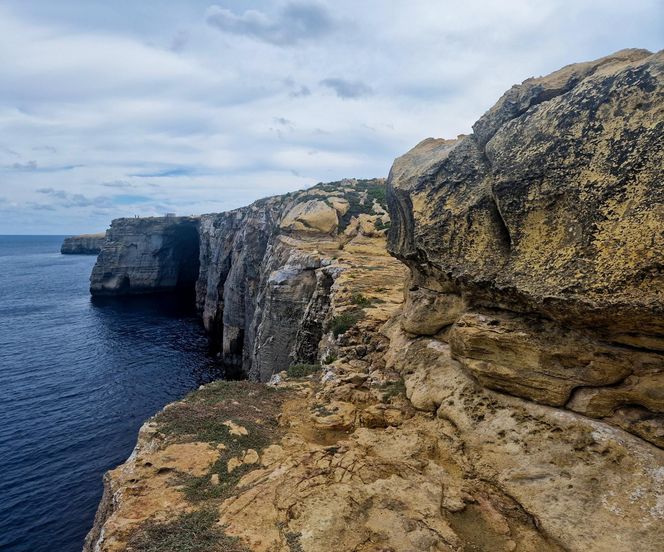 Klify na północnym wybrzeżu wyspy Gozo