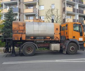 Kończy się przebudowa odcinka Dożynkowej w Lesznie. Drogowcy wylewają dziś asfalt na jezdni 