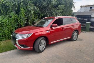  Ukradli mitsubishi z Niemiec, ukrywali je na posesji w Radzyminie. Grupa „Skorpion” zatrzymała złodziei auta