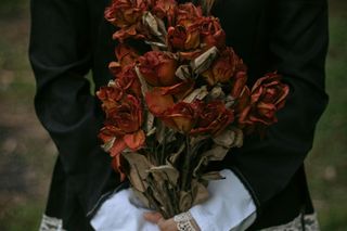 Perły, złoto, falbany, koronki. Jesień upłynie nam pod znakiem teatralnego dramatyzmu