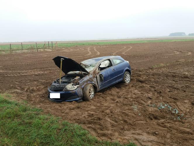 Traktor wjechał w osobówkę. Rodzeństwo z gminy Włoszakowice trafiło do szpitala