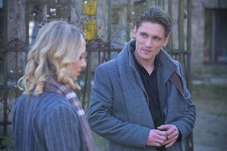 Pierwsza miłość, odcinek 4004. Oskar (Filip Gurłacz), Kaja (Elżbieta Trzaskoś)