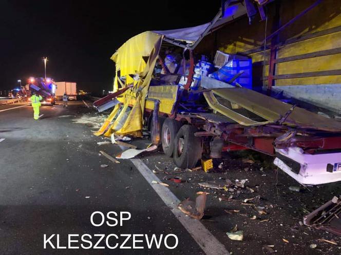 Groźny wypadek dwóch ciężarówek na A2 koło Poznania. Został z nich złom 
