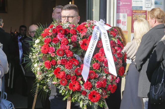 Pogrzeb Elżbiety Zającówny. Aktorkę żegnają bliscy oraz osoby związane ze środowiskiem aktorskim