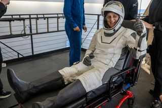 Uwięzieni w kosmosie astronauci wrócili do domu