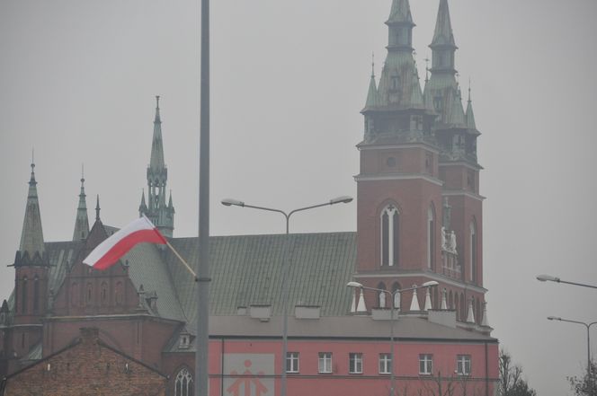 Biało-czerwone flagi na ulicach Kielc