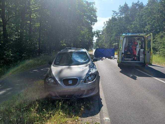 Tragedia na drodze koło Leszna. Samochód uderzył w rowerzystę