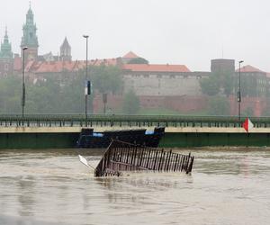 W środku nocy rzeka przerwała wał. Wisła miała prawie 10 metrów wysokości! Walka z wielką wodą trwała 20 dni