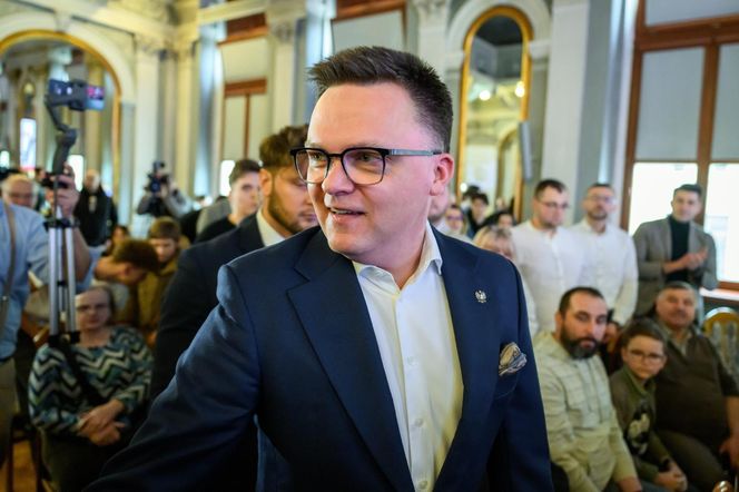 Szymon Hołownia podczas spotkania z mieszkańcami Tarnowa