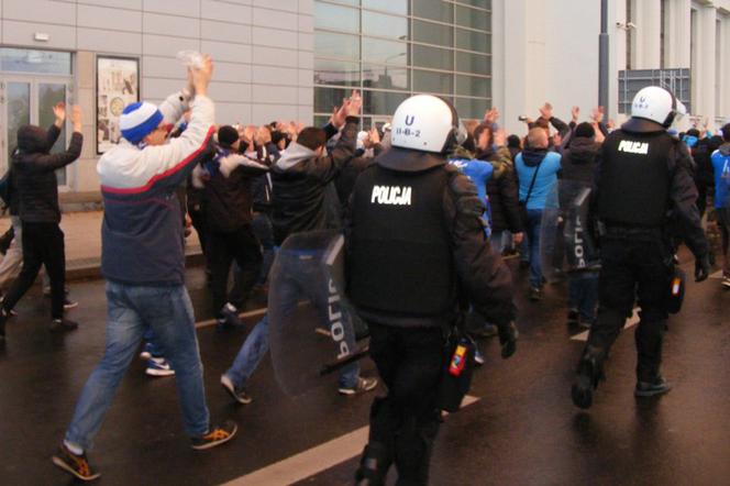 Przemarsz kibiców Wisły Płock na Inea Stadion w Poznaniu