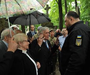 Ukraińcy w hołdzie Danielowi Sztyberowi - poległemu żołnierzowi ochotnikowi z Warszawy