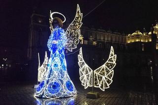 Na krakowskim Rynku pojawiły się już pierwsze świąteczne iluminacje