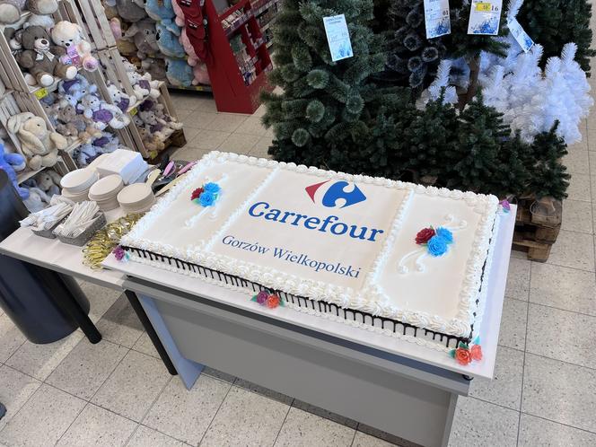 Tłumy gorzowian pojawiły się na otwarciu hipermarketu Carrefour w pasażu handlowym S1