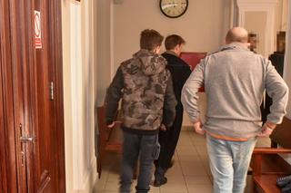 17-letni zwyrodnialec miał wielokrotnie gwałcić swoją nieletnią siostrę