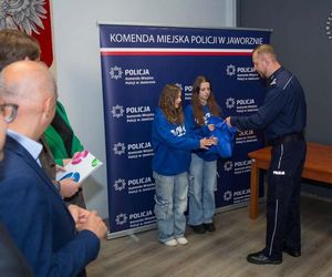 Kierowca wlókł 78-latkę za autobusem. Tylko dwie dziewczynki zareagowały. Maja i Amelia to bohaterki