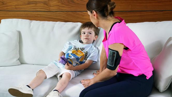 Barwy szczęścia odc. 1923. Ksawery (Bartosz Gruchot), Kasia (Katarzyna Glinka)