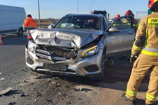 Wypadek na S2 w Warszawie. Trzy rozbite auta i ranne dziecko