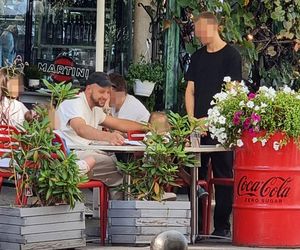 Maciej Pela z córeczkami nad Wisłą