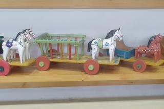 Wystawa  drewnianych zabawek w GOK Jeleśnia