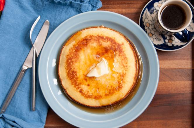 Puszyste i maślane naleśniki po szwedzku. Tajemnica ich smaku to odpowiednie proporcje składników