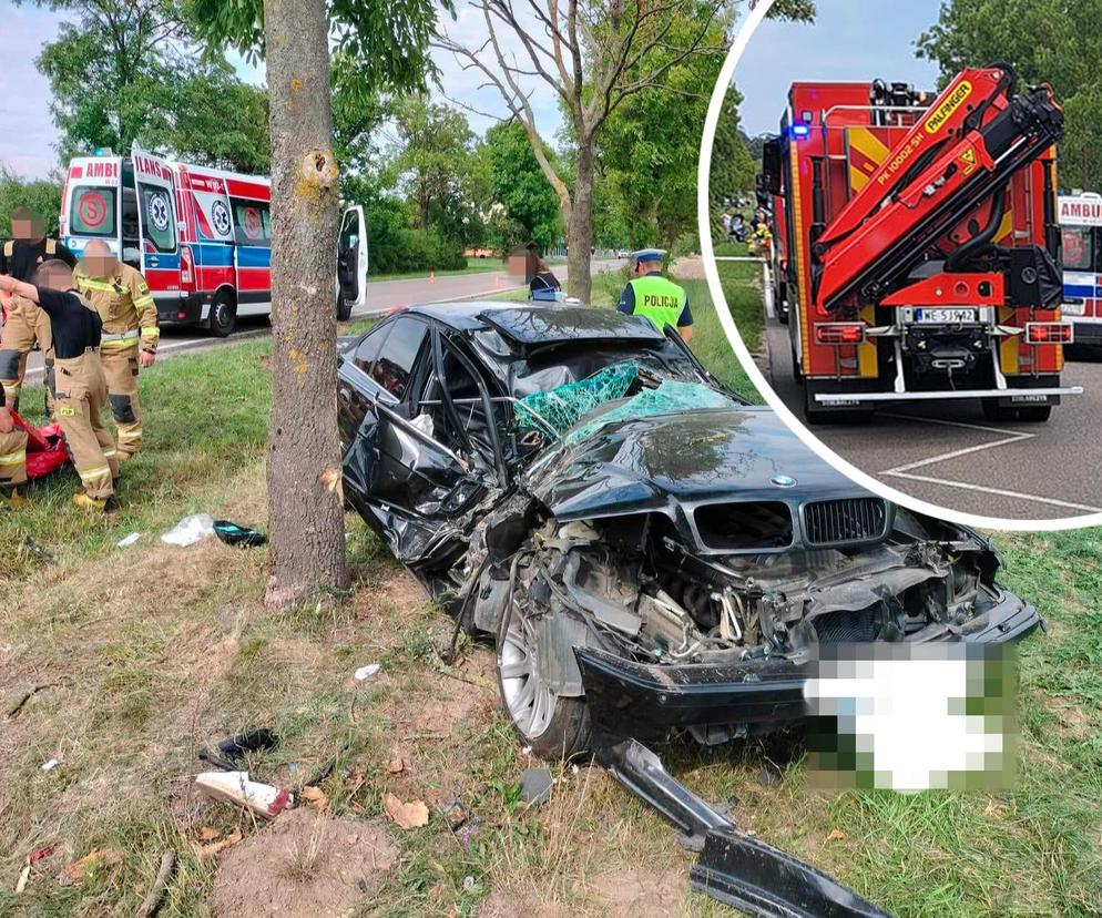 Auto 39-latki huknęło w drzewo i zmieniło się w kupę pogiętego złomu. Tragiczny wypadek w Zygmuntowie