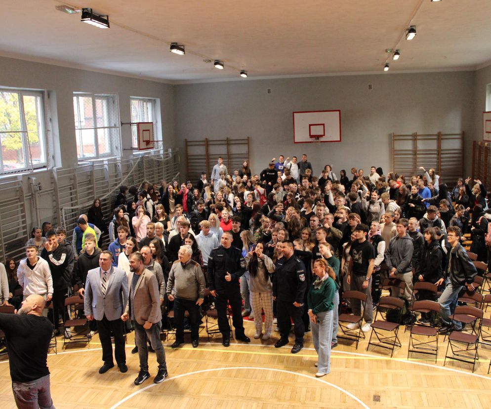 Dominik Dąbrowski spotkał się z młodzieżą III LO w Grudziądzu cz. II