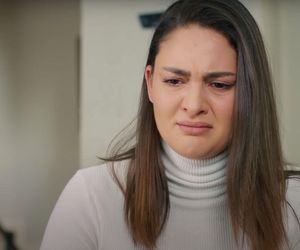 Melis naprowadzi porywacza na trop Zeynep. Dojdzie do tragicznego wypadku i dziewczyna zostanie pojmana.