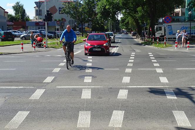 Nowości dla rowerzystów na skrzyżowaniu ulic Żeromskiego z Czachowskiego [FOTO]