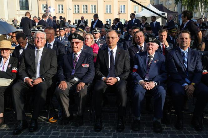 Uroczysta polowa msza święta i Apel Pamięci na pl. Krasińskich