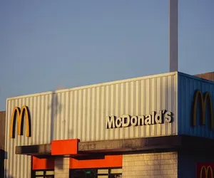 McDonald’s 1 listopada 2022 – czy jest otwarty w Białymstoku? 