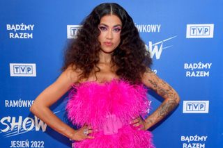 Maja Hyży o kulach! Pierwszy spacer po kolejnej operacji