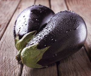 Bakłażan, czyli gruszka miłosna, oberżyna. Co zrobić z bakłażana?