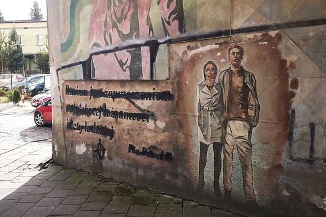 Białystok. Ktoś zamalował cytat Jana Pawła II. Pojawił się celtycki krzyż [FOTO]
