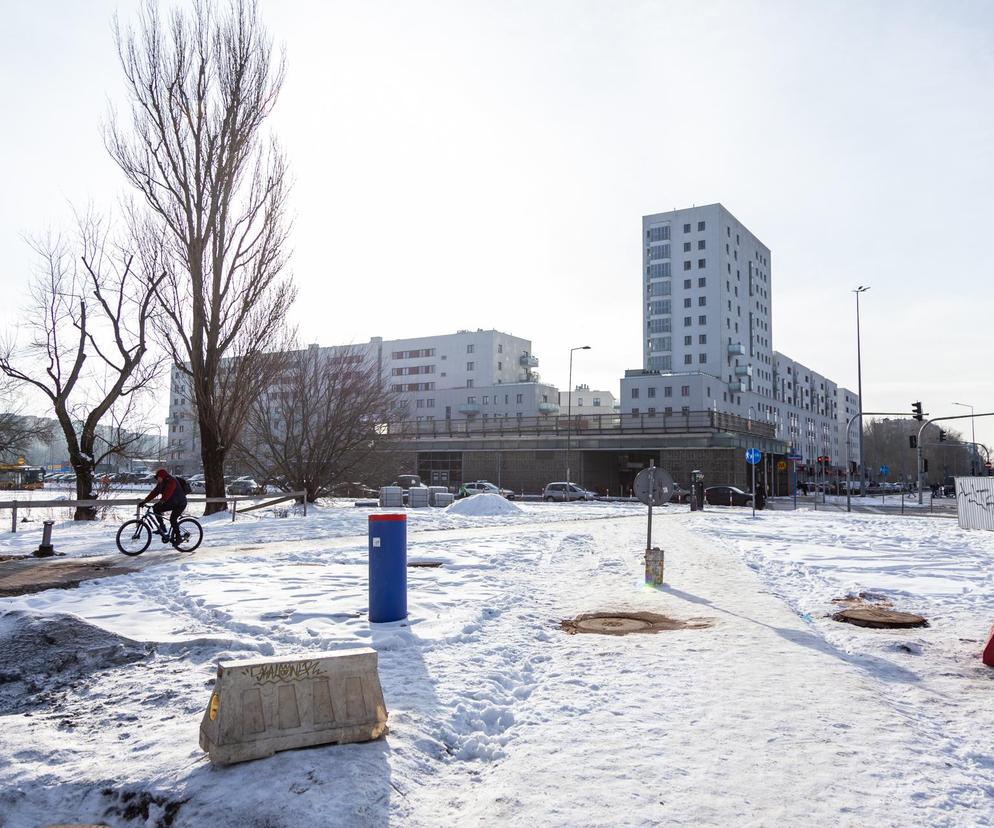 Wystawiona na sprzedaż miejska działka przy metrze Młociny