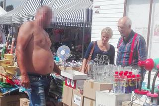 Janusz zapomniał skarpet