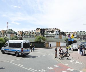 Blok przy ul. Powstańców w Ząbkach po pożarze