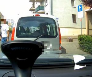 Policja pokazuje dramatyczna nagranie z pijanym kierowcą. 49-latek siał postrach na drogach Piaseczna