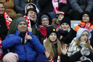 Kibice na meczu Polska – Łotwa w Warszawie. Stadion Narodowy wypełniony po brzegi! Zdjęcia z trybun