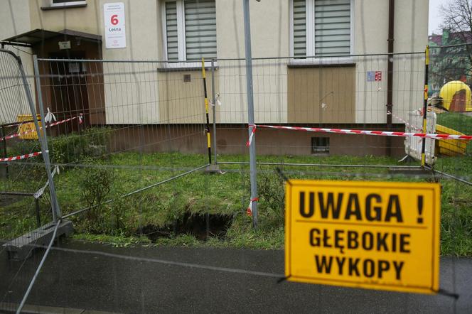 Zapadlisko przed blokiem Siemianowicach Śląskich